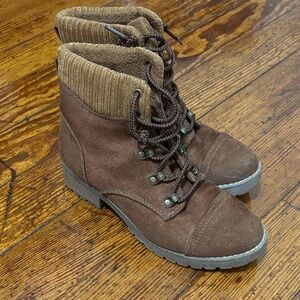 Universal Thread Brown Lace Up Boots